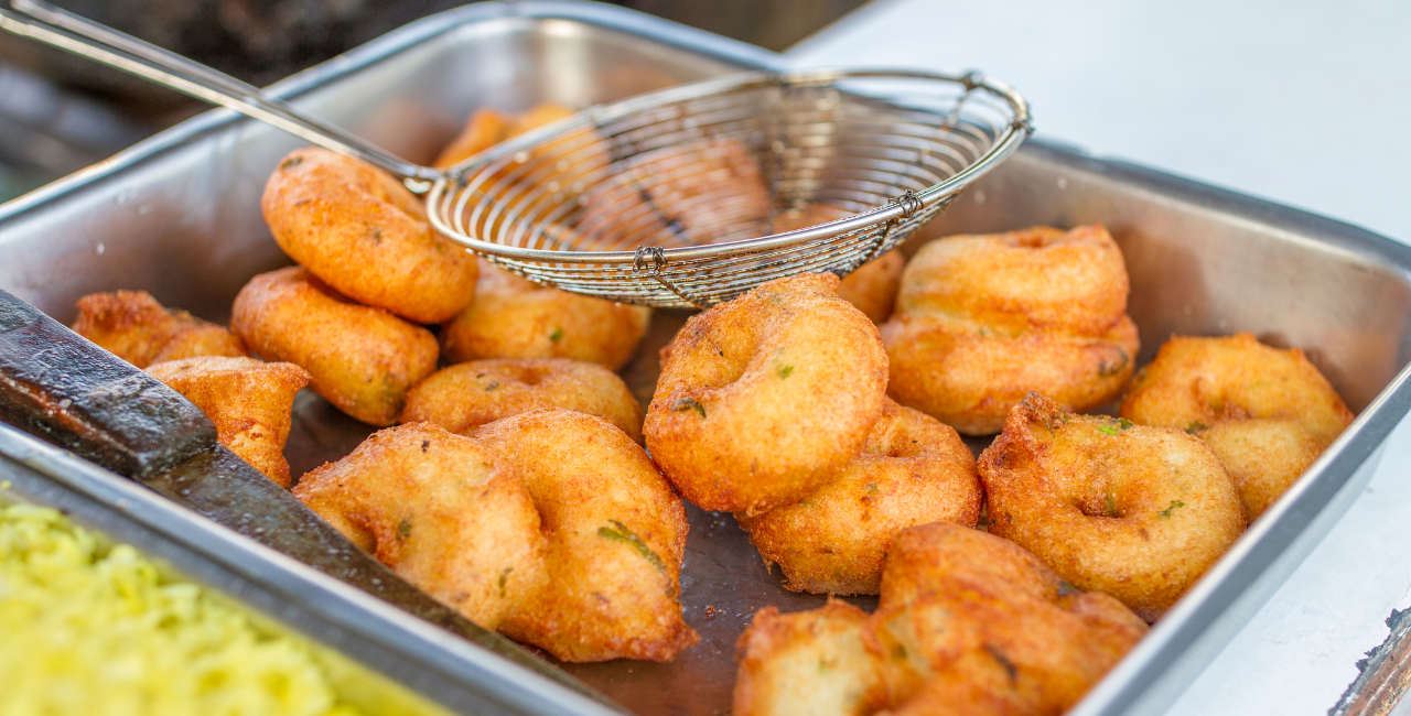 Uzhunnu vada being fried.